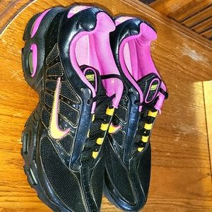Nike 2007 Air Max Sneakers 9.5 Excellent Condition